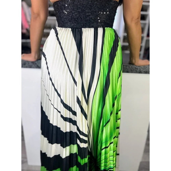 NWT Karishma Green Black Halter Formal Gown $150 - Picture 8 of 12